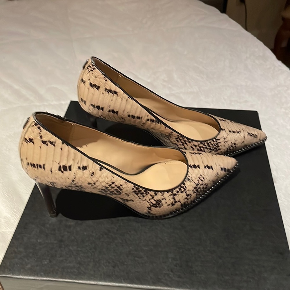 Coach pumps, size 8